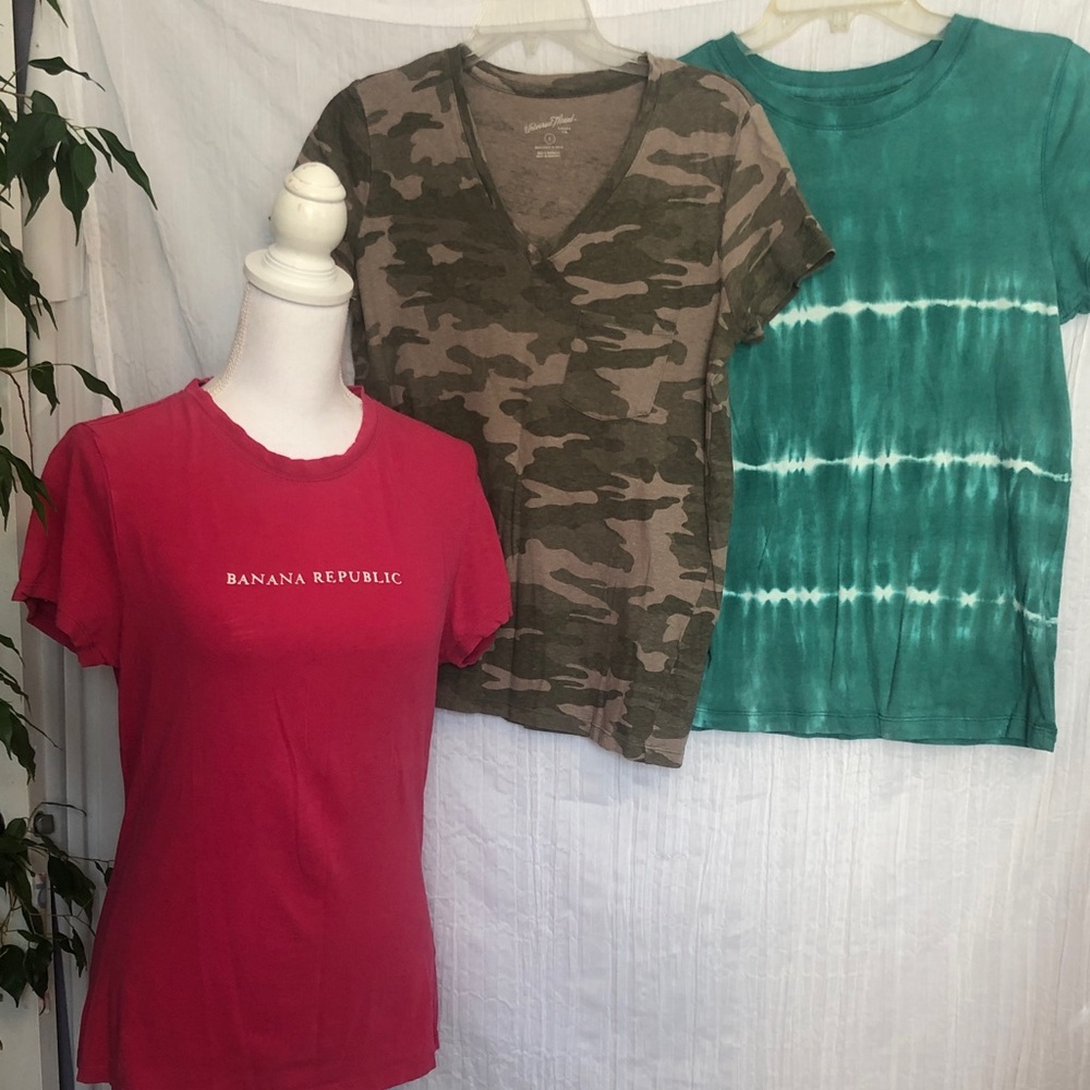UNIVERSAL THREAD (2) & BANANA REPUBLIC (1) short sleeve t shirts summer casual